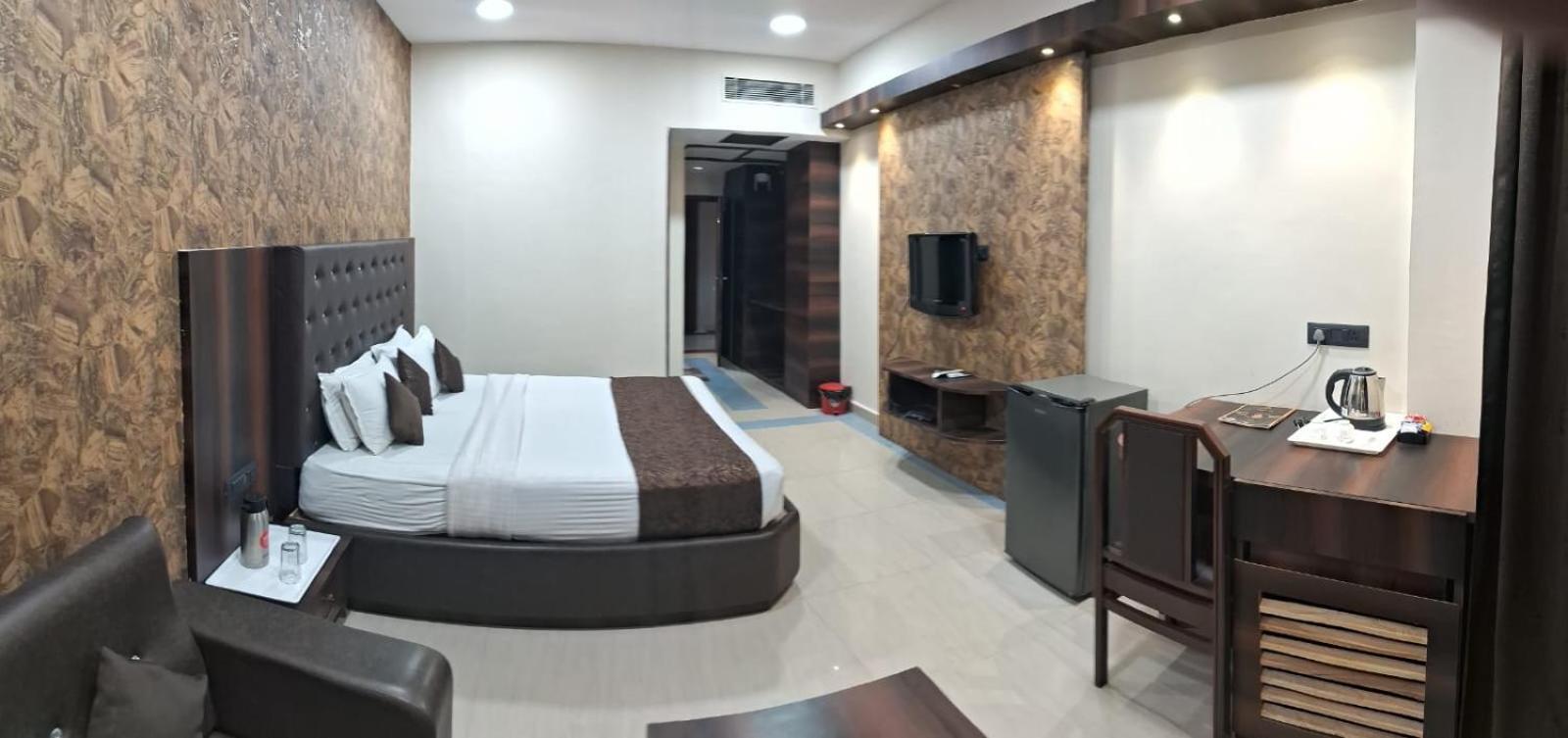 Hotel Samdareeya Pvt Ltd Jabalpur Exteriör bild