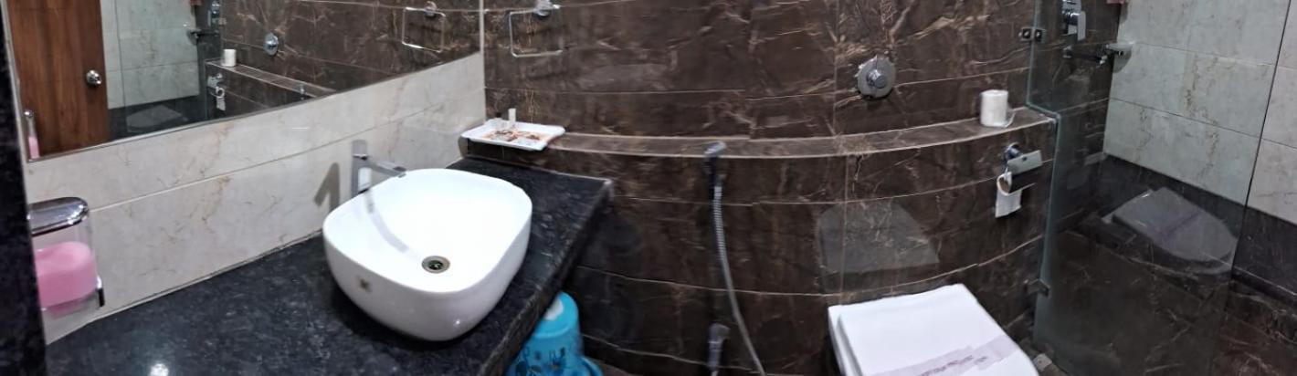 Hotel Samdareeya Pvt Ltd Jabalpur Exteriör bild