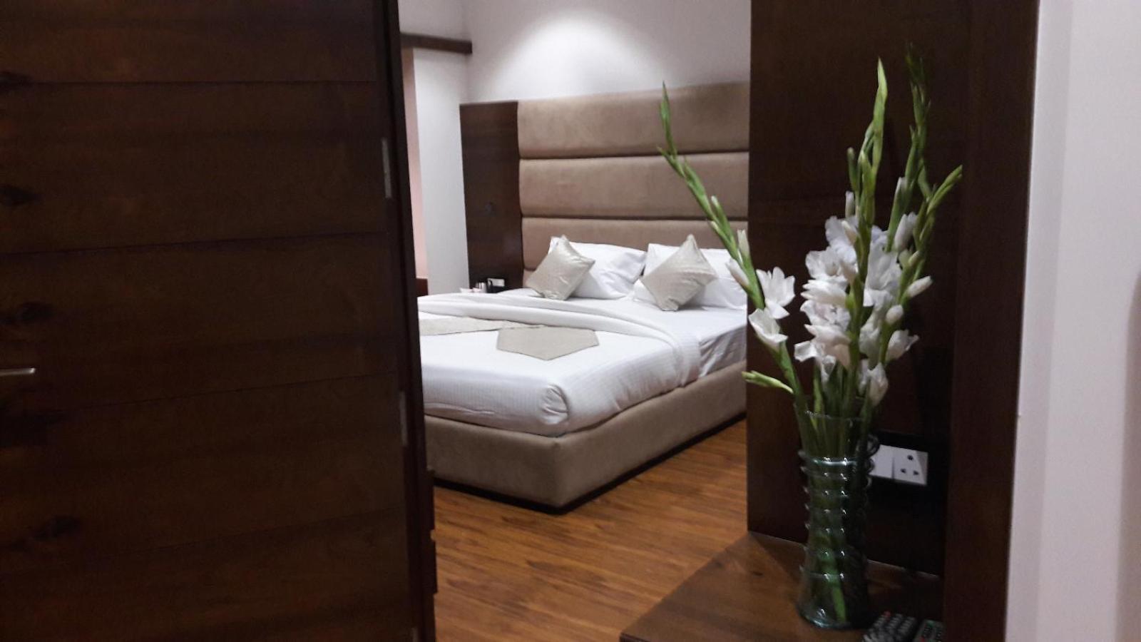 Hotel Samdareeya Pvt Ltd Jabalpur Exteriör bild
